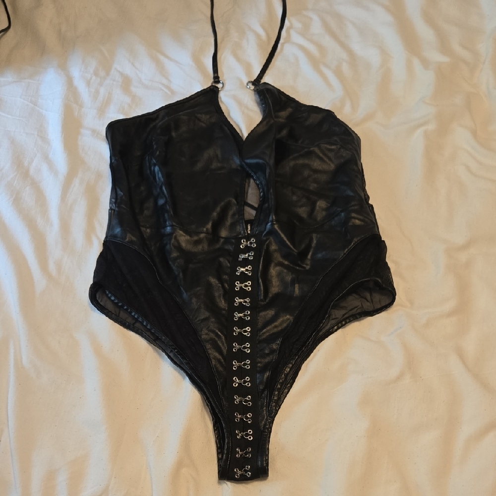 Lovehoney Plus Size Fierce Plunging Mesh and Leather-Look Body - Picture 5 of 5